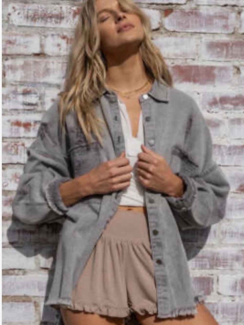 POL oversized, distressed light-wash denim shirt-jacket (shacket) 100% Cotton L